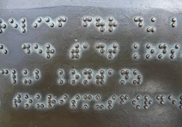 Impression numérique de faces avant en braille