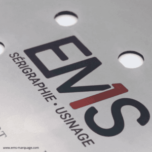 Gravure laser en couleur sur inox