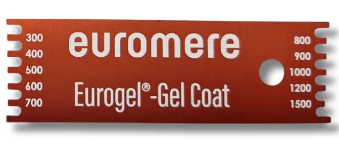 Sérigraphie de pièces en aluminium anodisé rouge